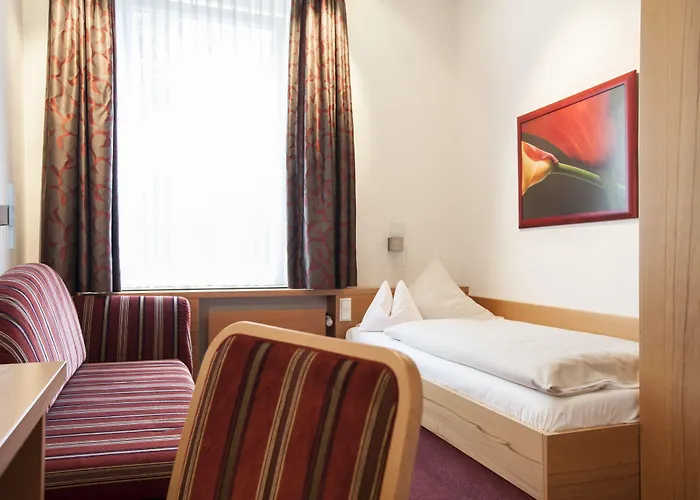 מלון Parkhotel 3*