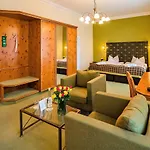 Parkhotel מלון 3*