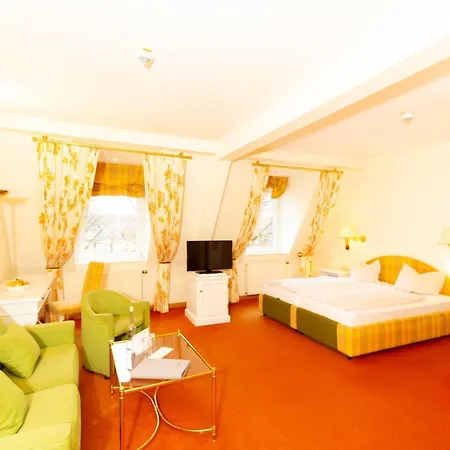 Отель Parkhotel 3*