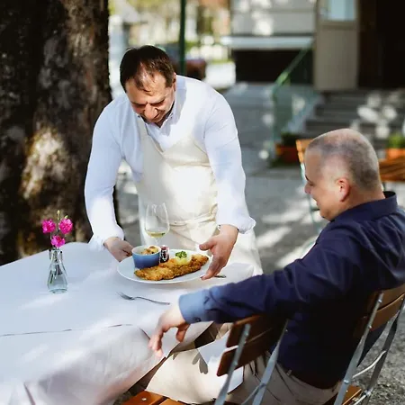 Отель Parkhotel