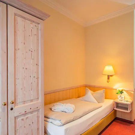 Parkhotel Отель 3*