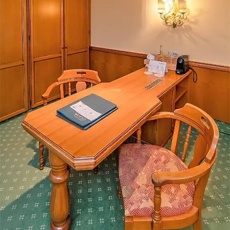 Отель Parkhotel