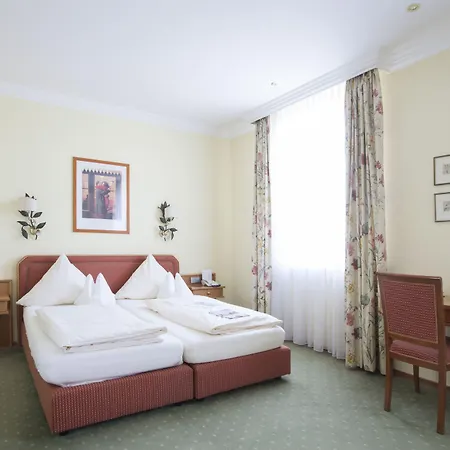 Отель Parkhotel 3*