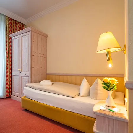 Parkhotel ホテル 3*