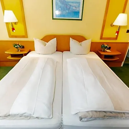 מלון Parkhotel 3*